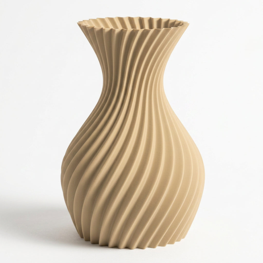 3D-geprinte designvaas in woestijnbruin op witte achtergrond