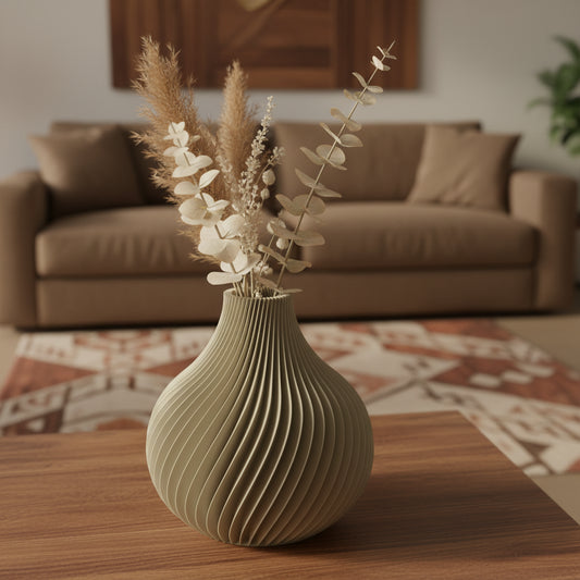 Velora designvaas in woestijnbruin met droogbloemen op houten tafel